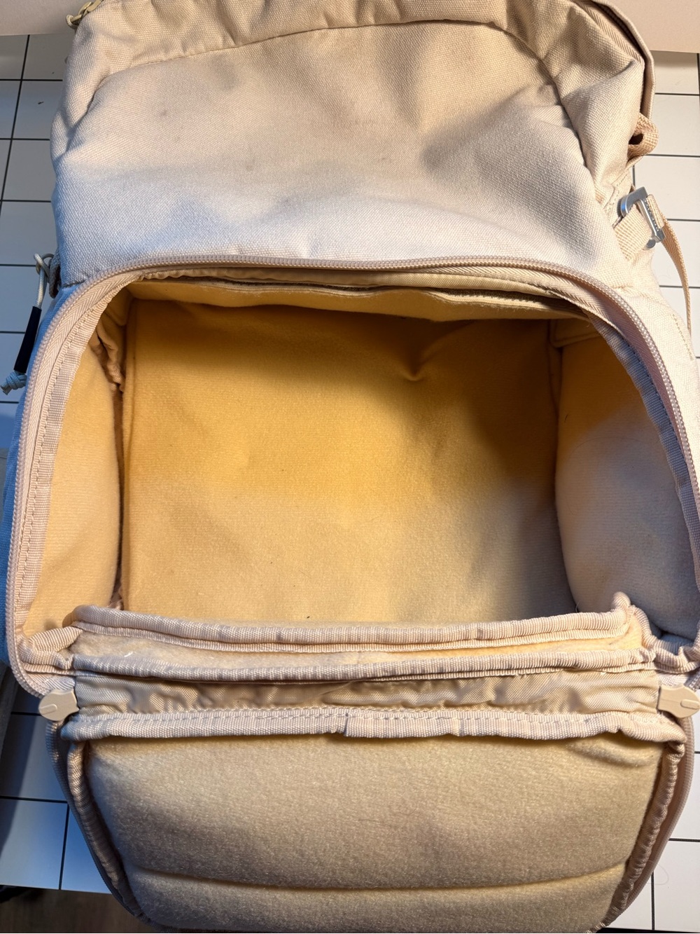 Brevite Jumper camera backpack 18L boulder tan/beige with padded camera dividers - Picture 4 of 11